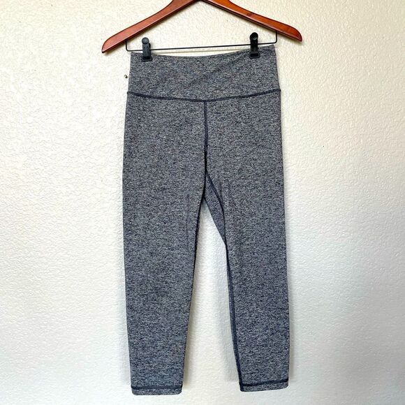 Victoria’s Secret VSX Cropped Capri Gray Active Leggings S - Picture 1 of 3
